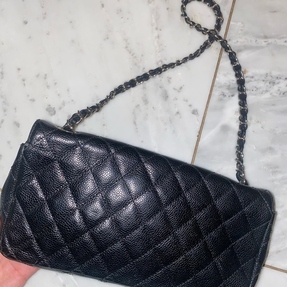 Classic Vintage Chanel Bag - Picture 3 of 8